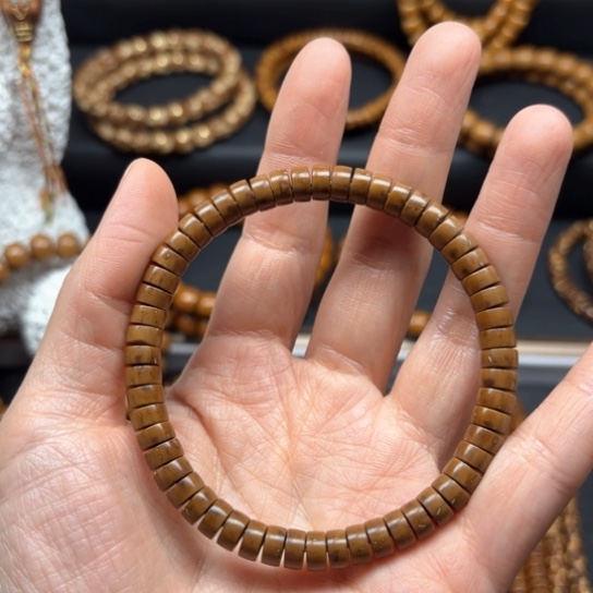 【闪购商品】大叶紫檀（黑酸枝木类）紫金鼠原皮手串