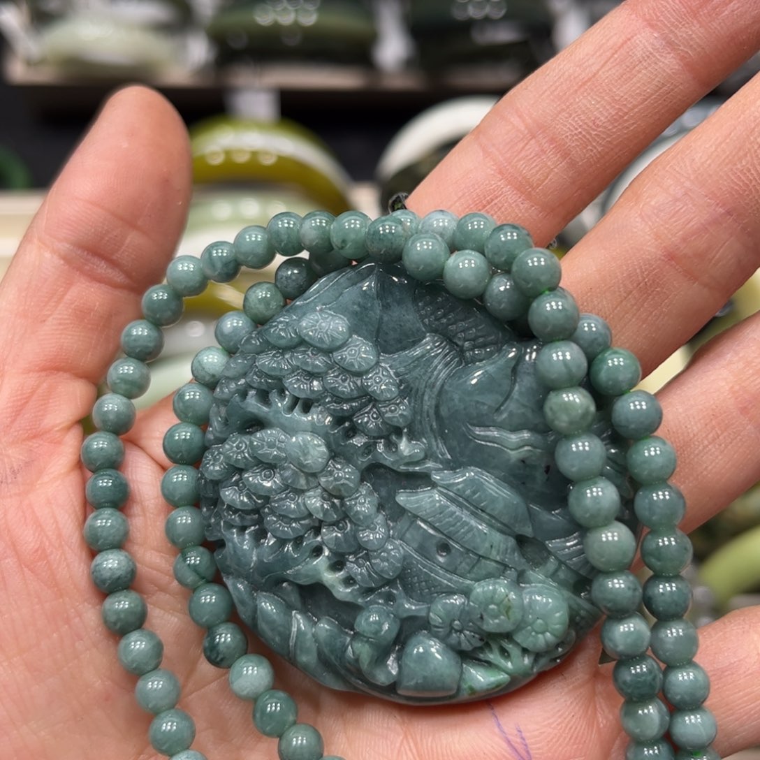 翡翠颈饰未镶嵌翡翠