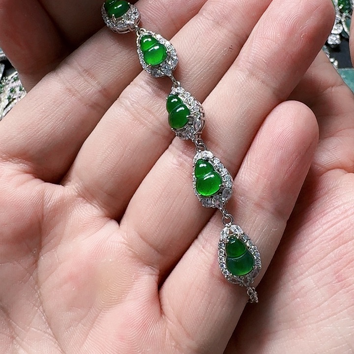 翡翠颈饰未镶嵌天然A货翡翠放漏