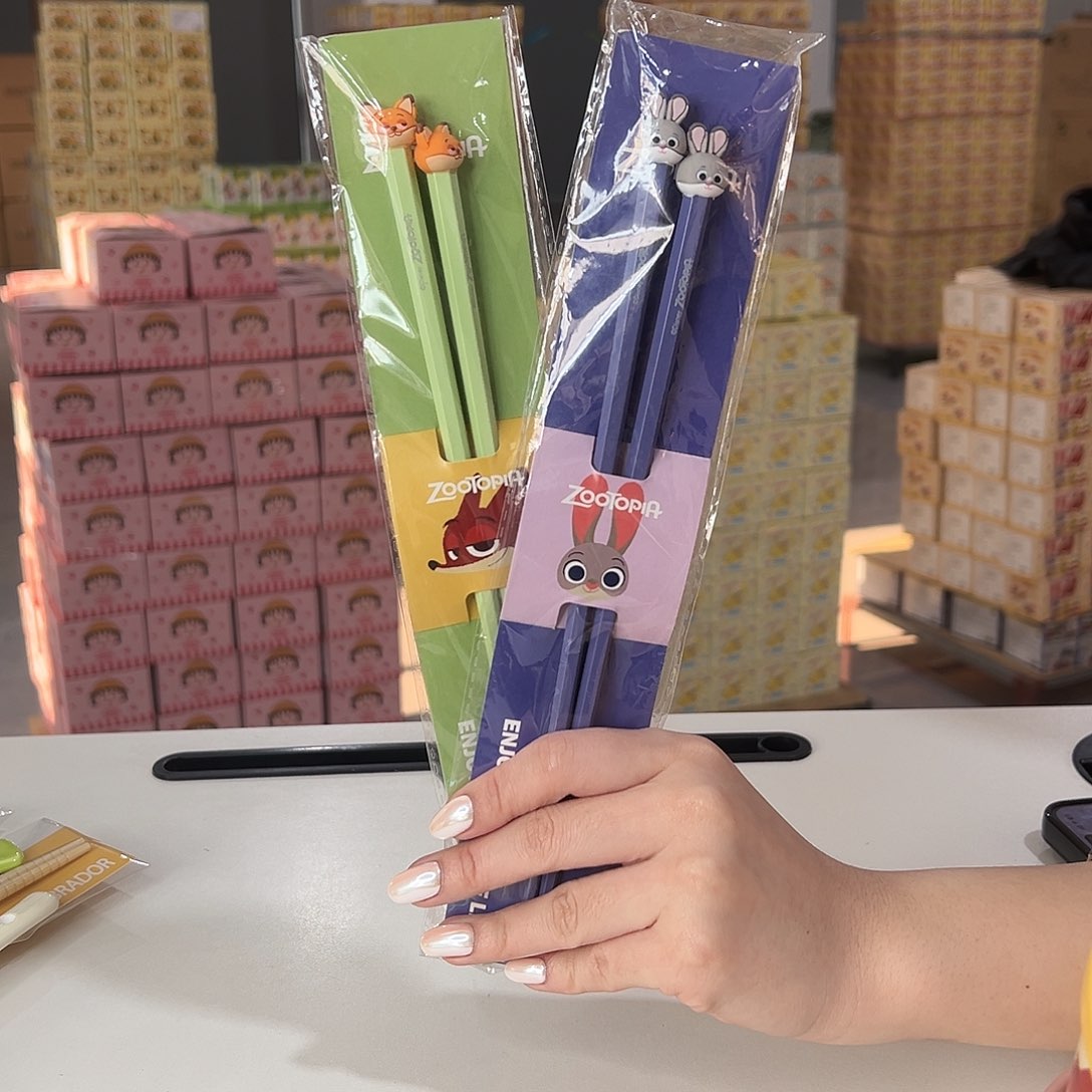 瓷尼克朱迪筷子各一双