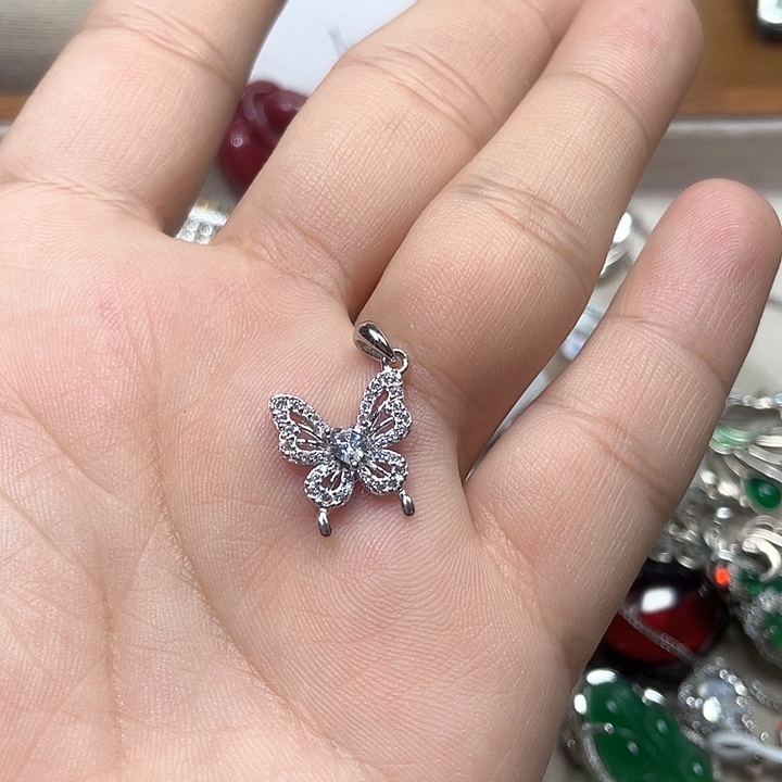 坠链均足银锆石满钻蝴蝶