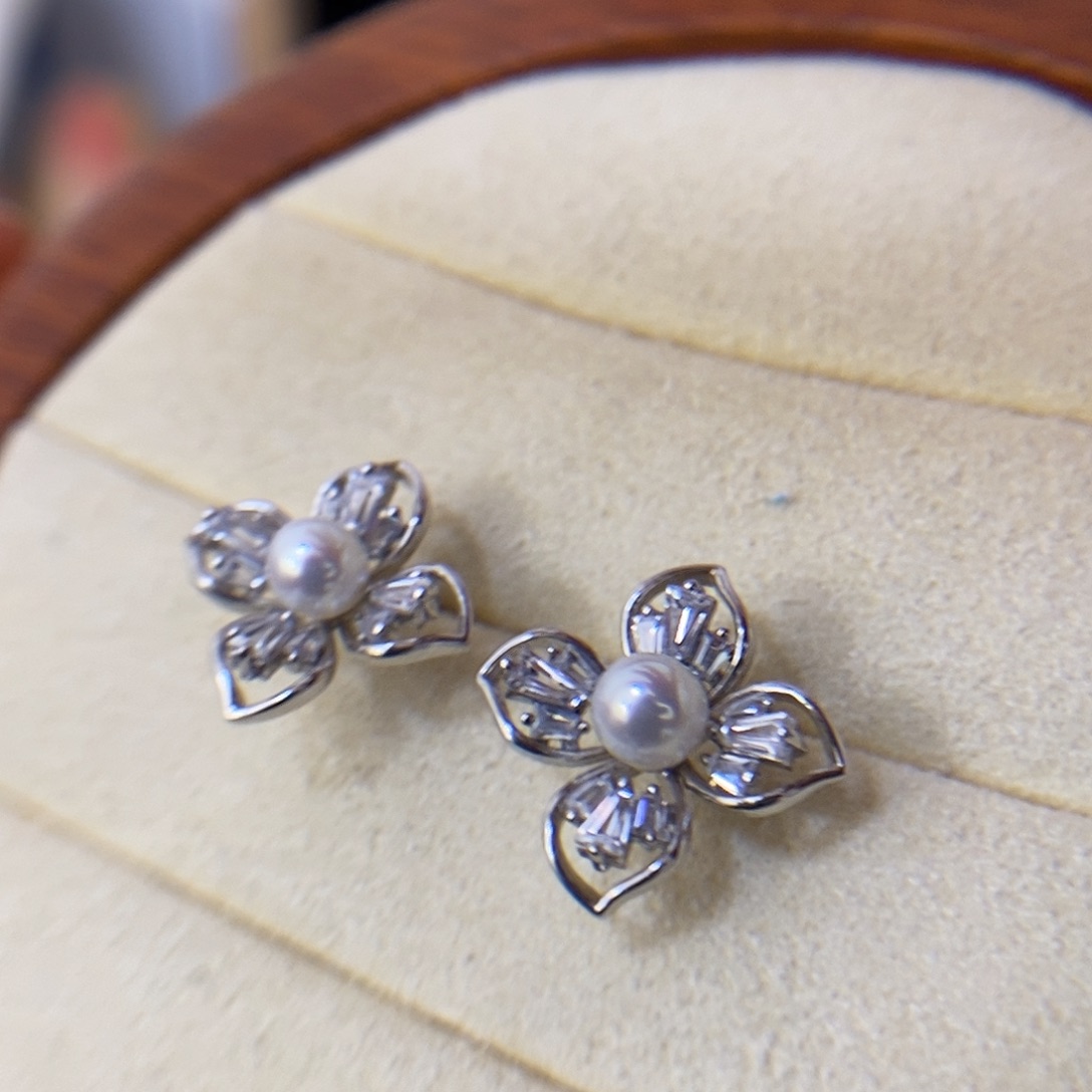 银S925镶嵌淡水珍珠耳饰