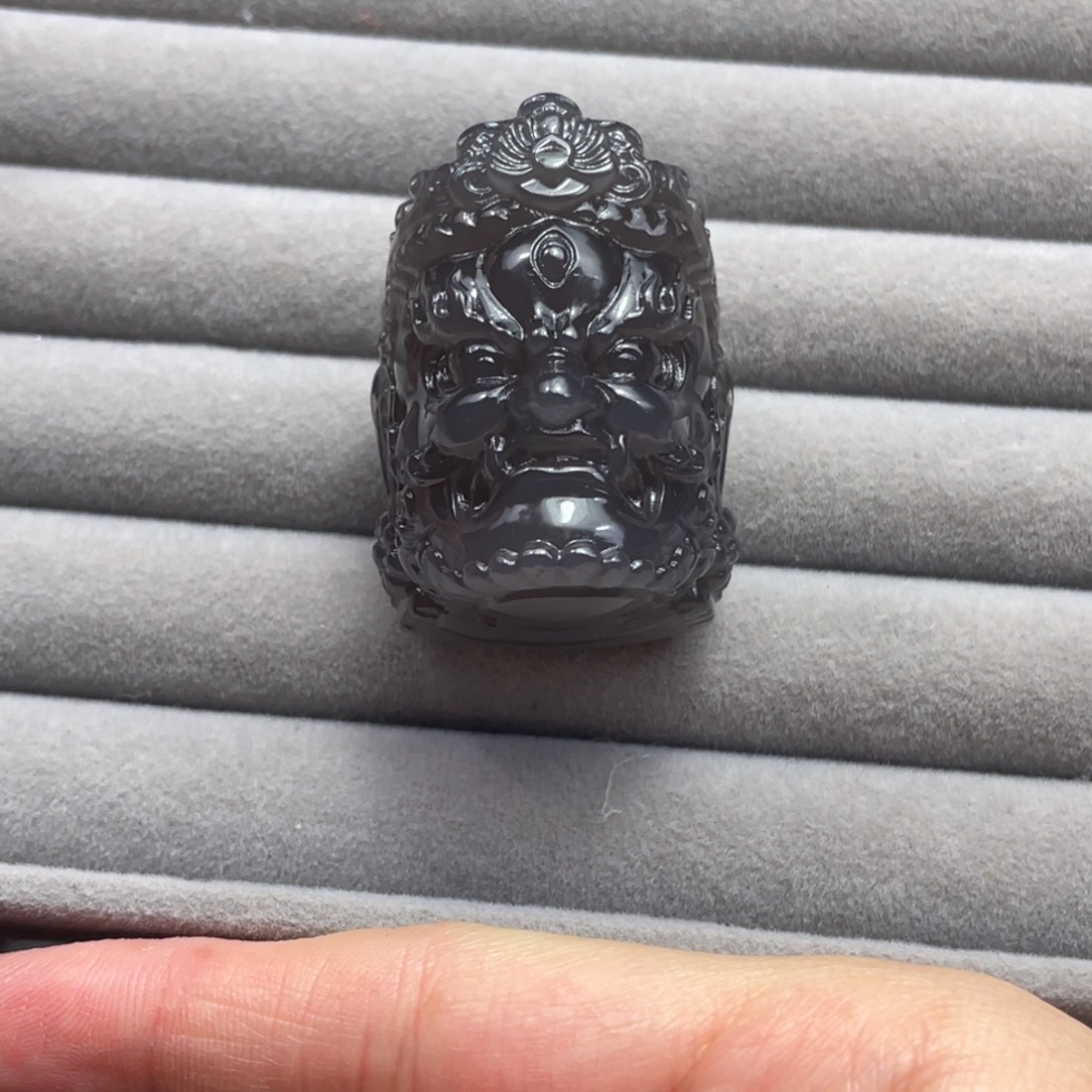 凛***风南红玛瑙未镶嵌雕刻