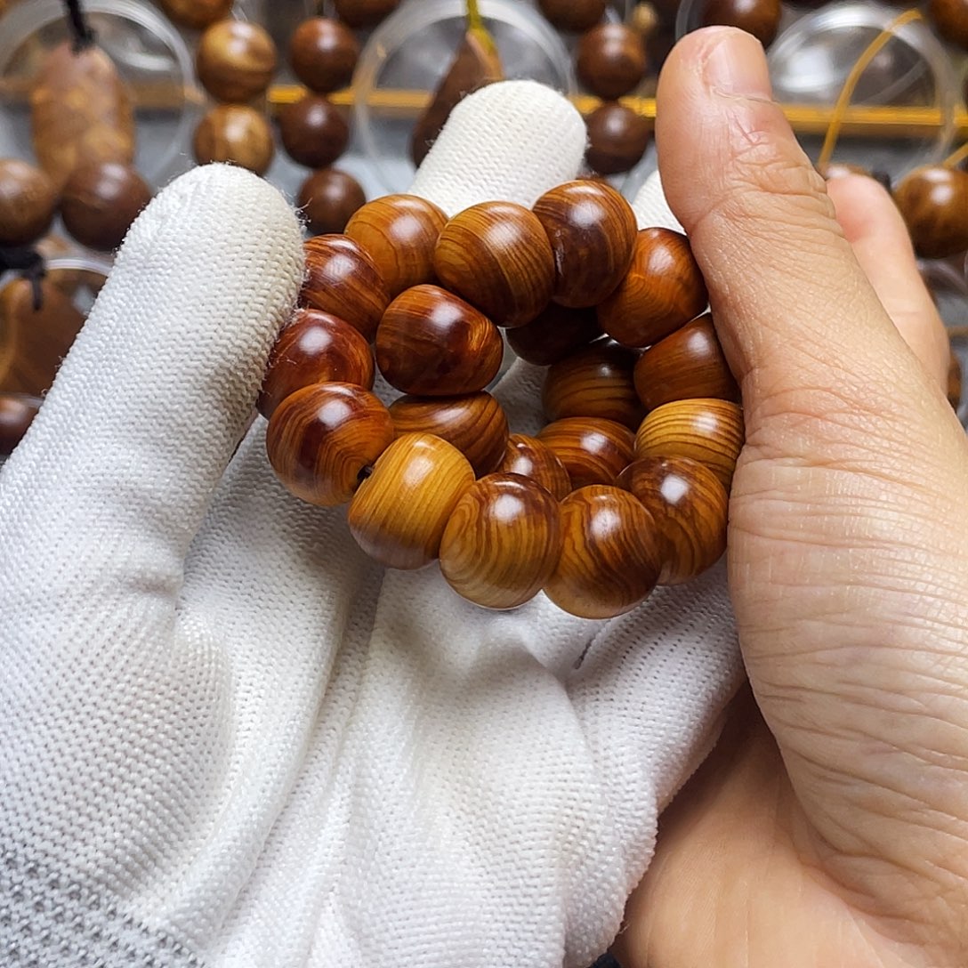 把件柏木太行崖柏1.5陈化黑油玉透大肠珠