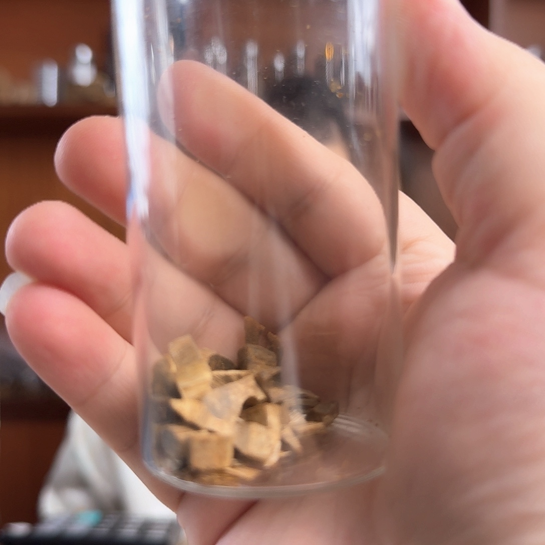 幸***韋沉香碎屑沉香奇楠沉香沉水浮原材料一个