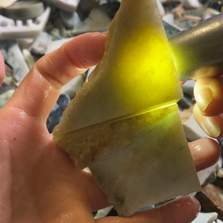 翡翠颈饰未镶嵌天然翡翠