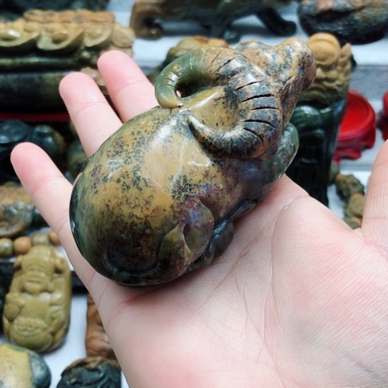 岫岩河磨玉（透闪石质玉）把件未镶嵌