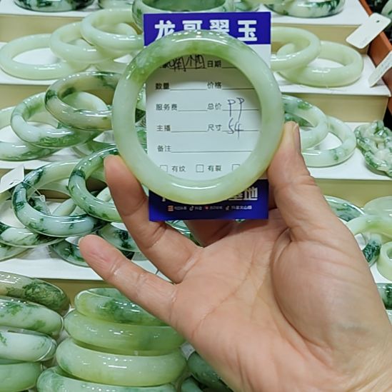 @***栖透闪石-蛇纹石玉未镶嵌手镯