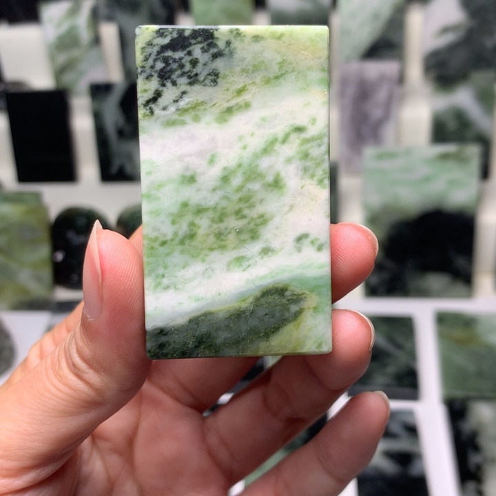 独山玉颈饰未镶嵌