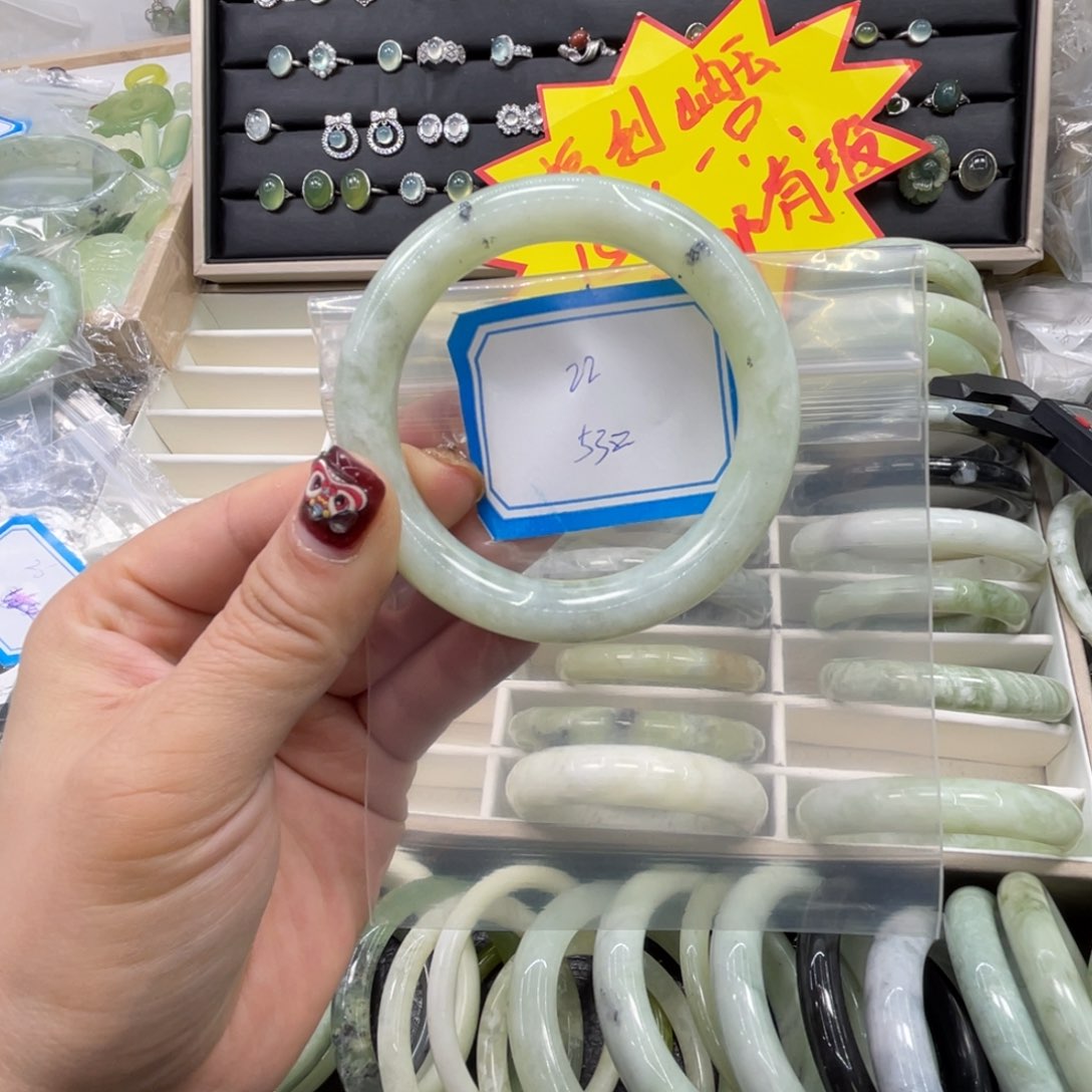 蛇纹石玉手镯未镶嵌