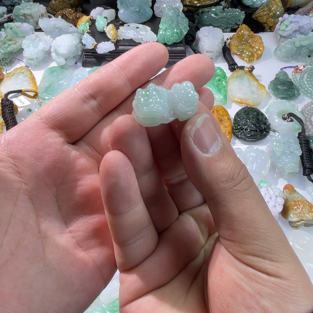 翡翠颈饰未镶嵌天然