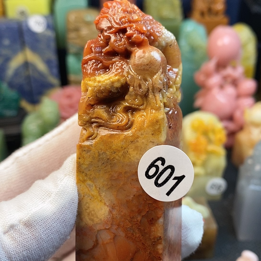 青田石篆刻艺术家的作品