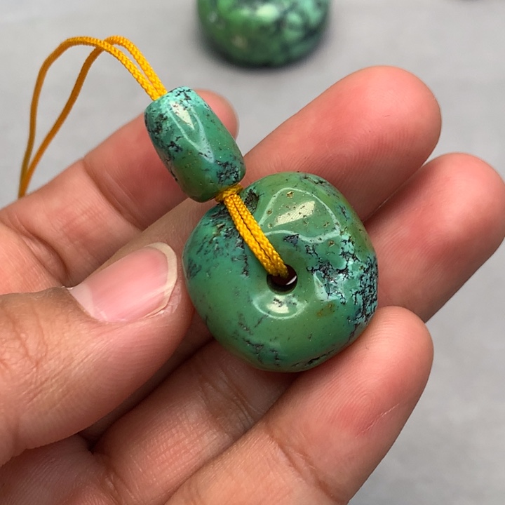 绿松石颈饰未镶嵌