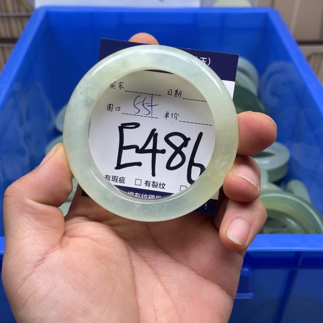 岫玉手镯手镯未镶嵌