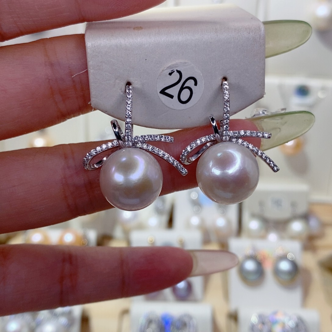 叶***丹银S925镶嵌淡水珍珠耳饰