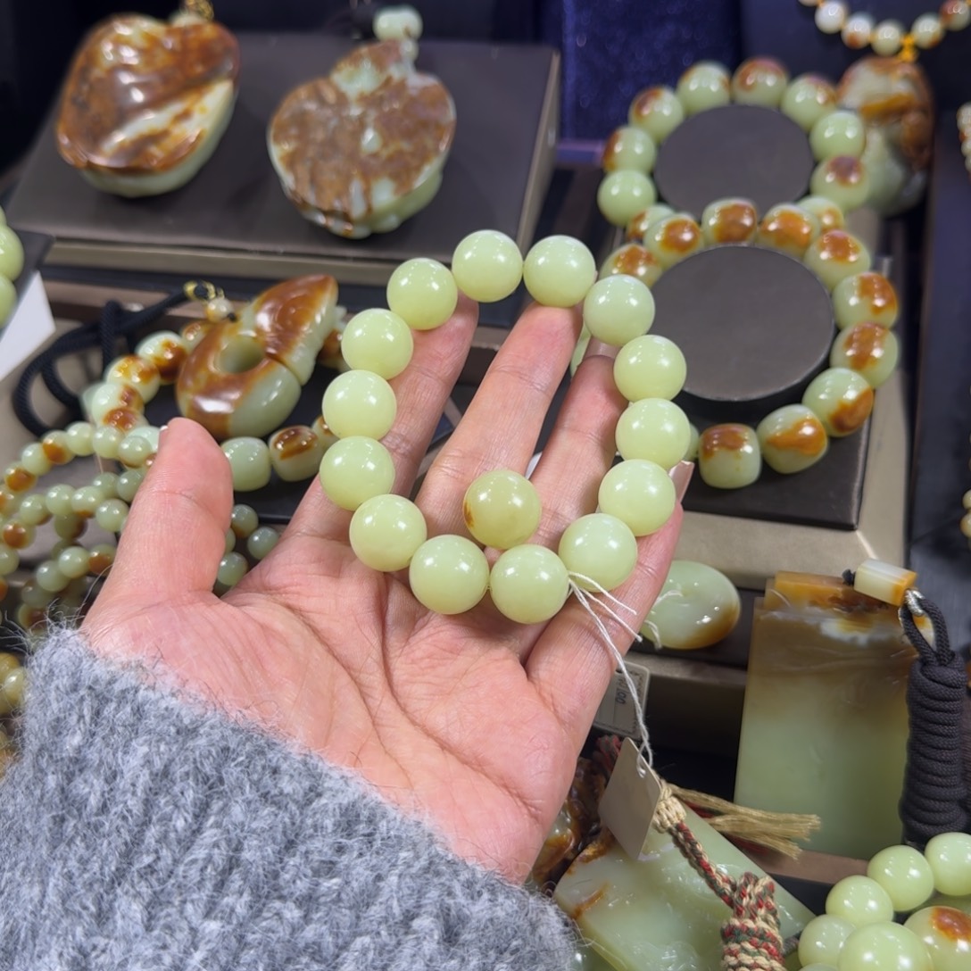 明***月岫岩河磨玉（透闪石质玉）未镶嵌手链