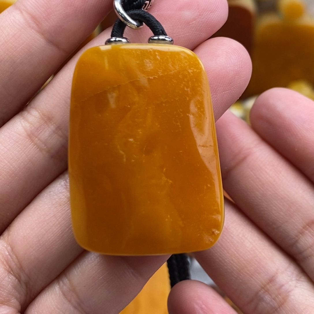 琥珀吊坠(赠链)未镶嵌