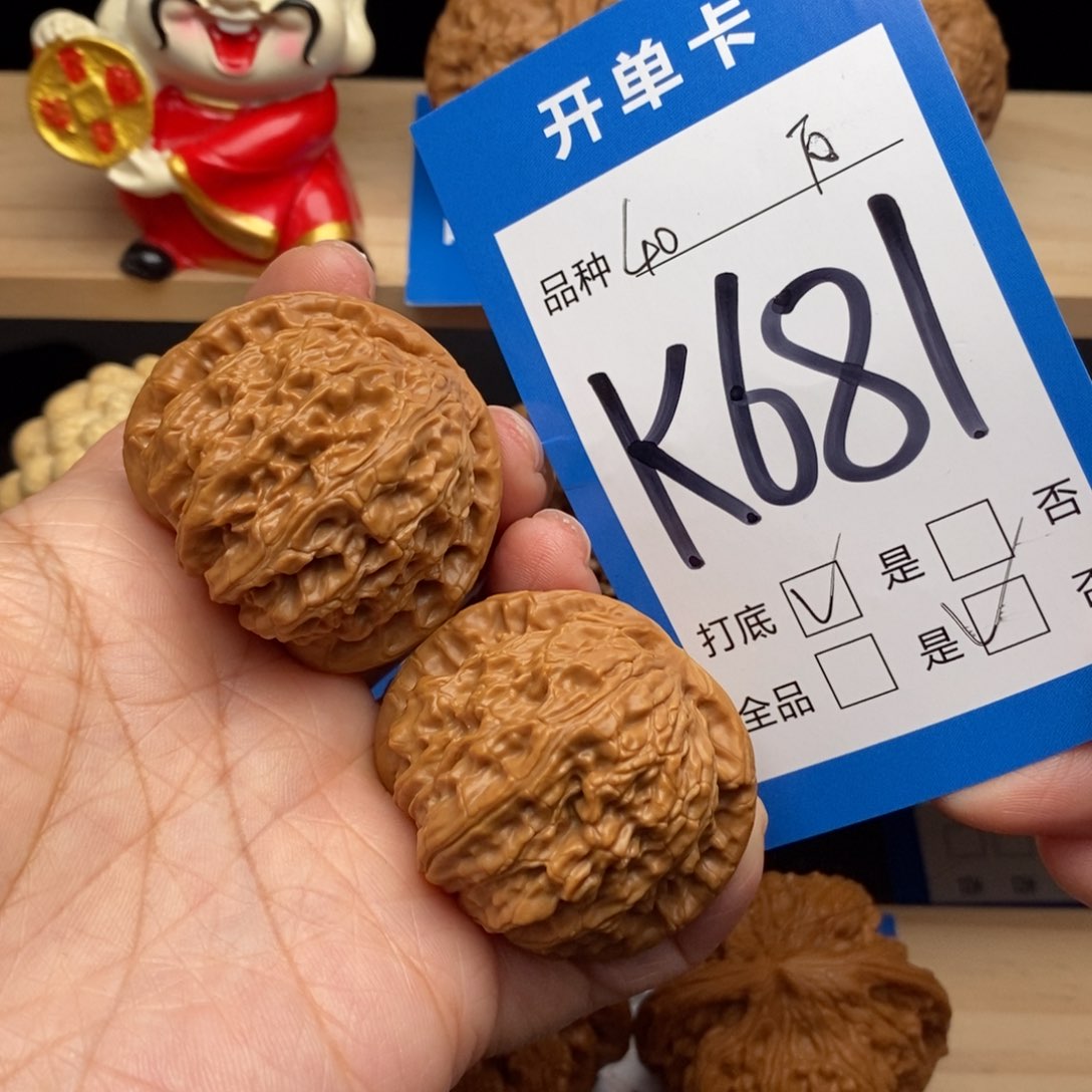 文玩核桃吊坠白狮子核桃