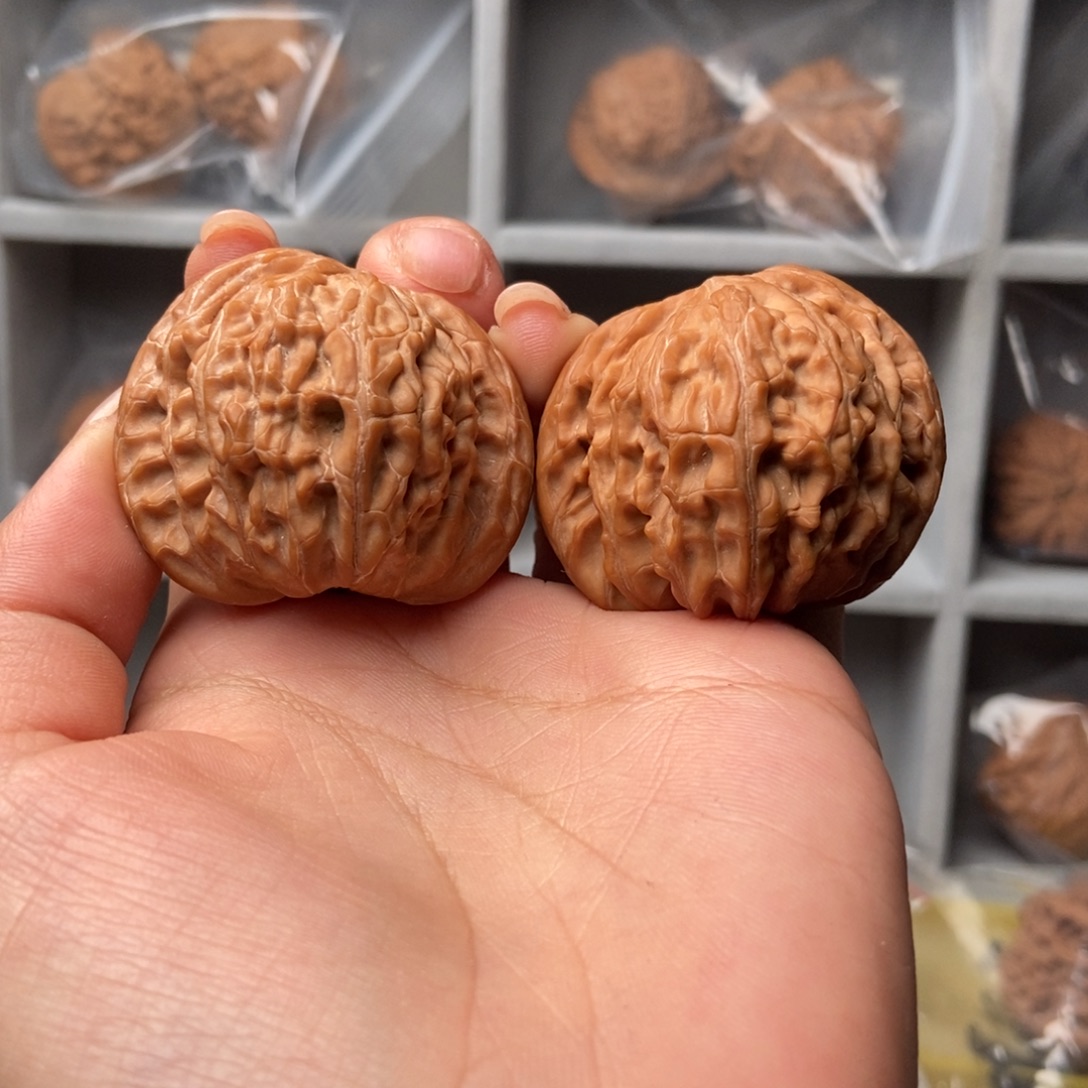 有***伤文玩核桃吊坠全品42蝴蝶磨盘