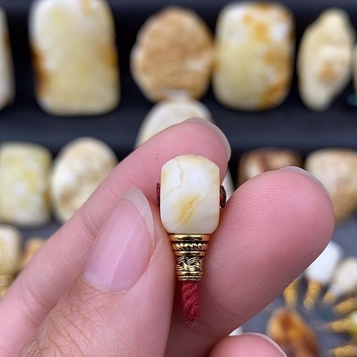 琥珀未镶嵌裸石8三通c754