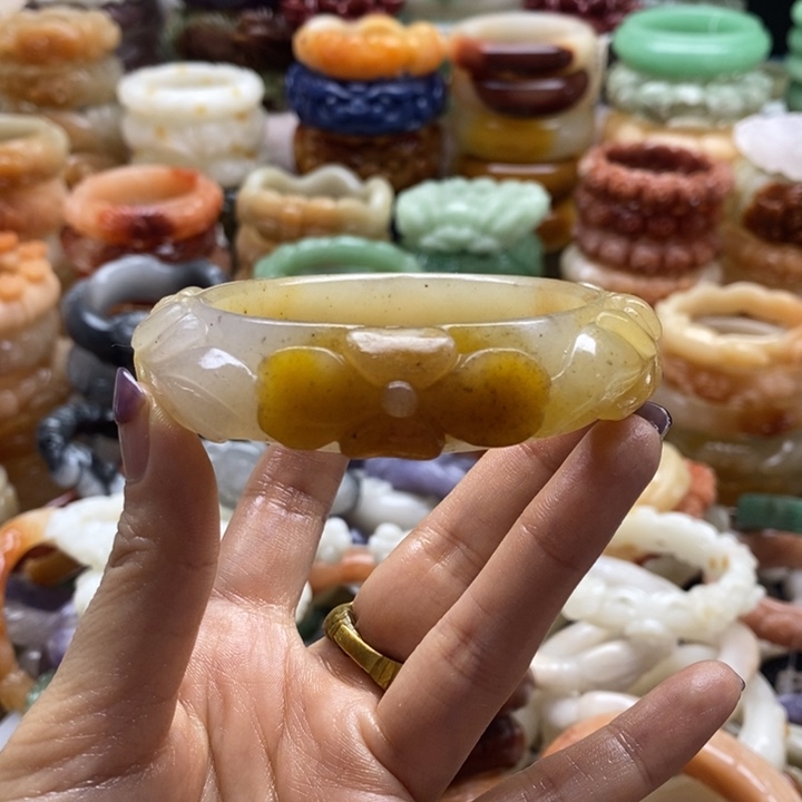 石英岩玉未镶嵌手镯圈口60