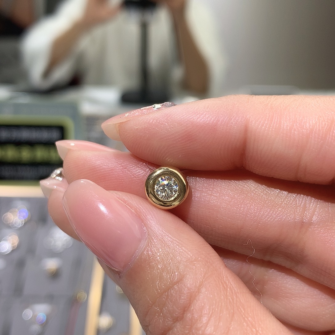 钻石颈饰18K金镶嵌吊坠