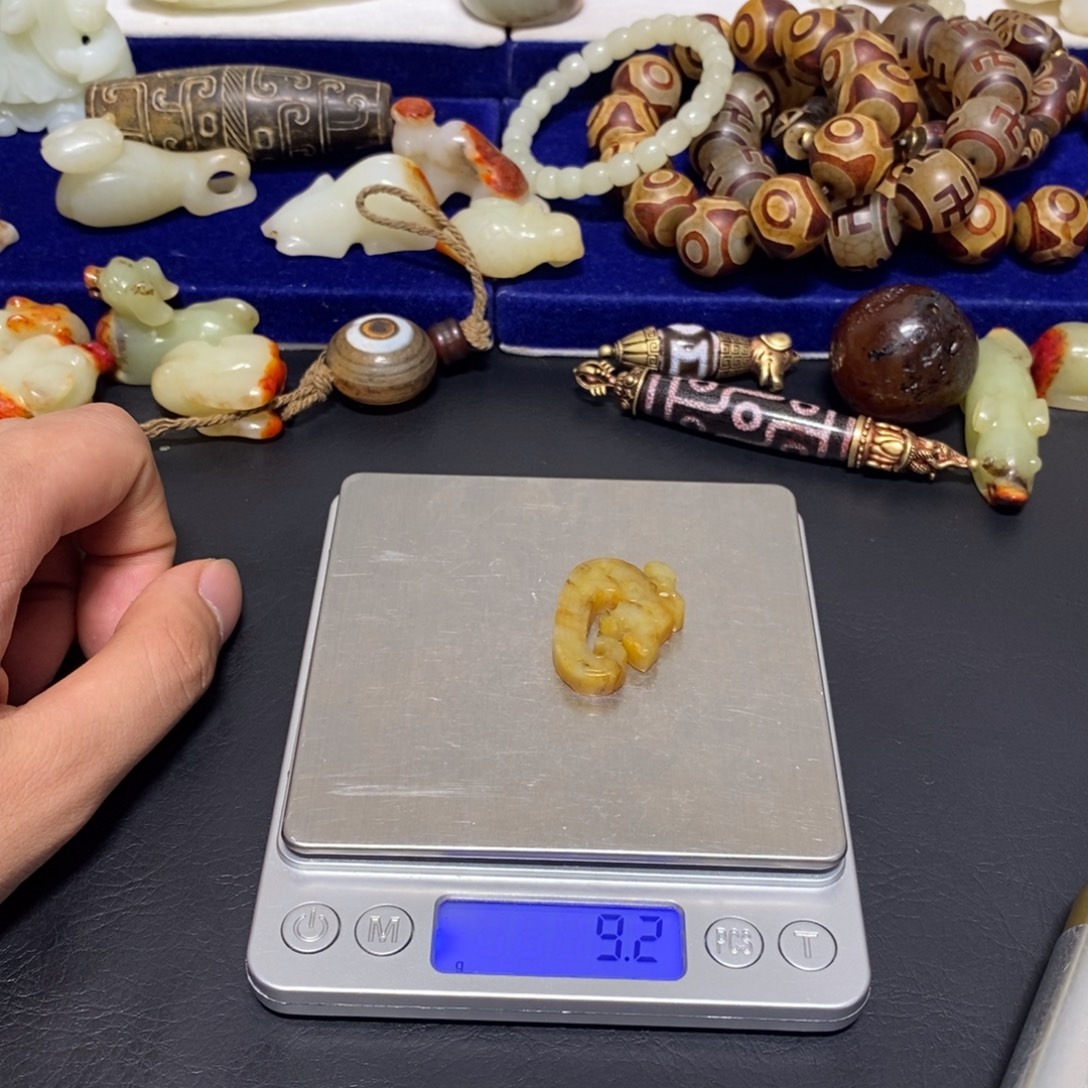 玉***引玛瑙/玉髓未镶嵌颈饰