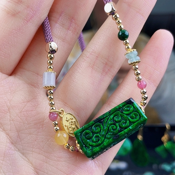 翡翠颈饰未镶嵌饰品