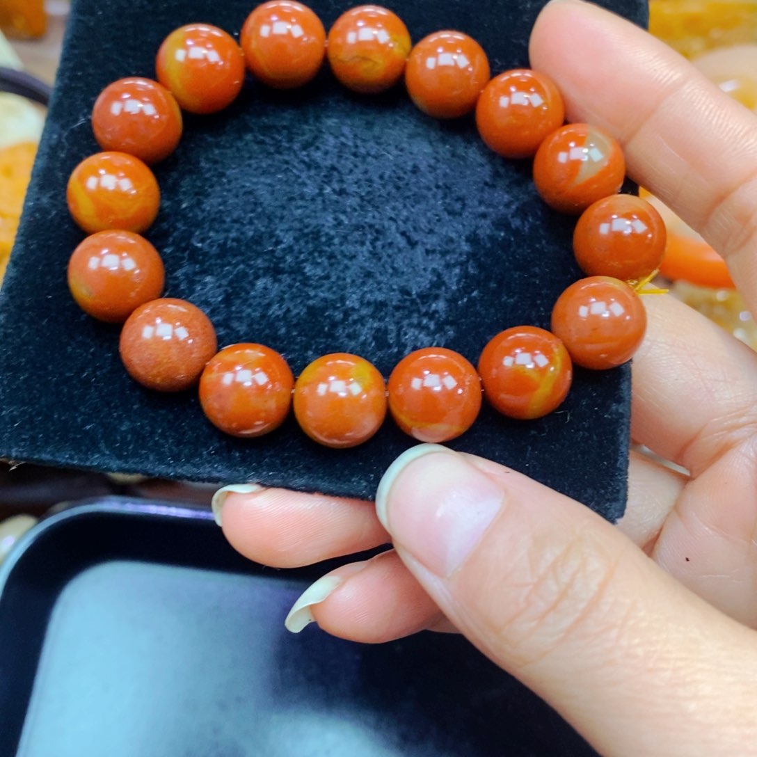 未镶嵌石英质玉（黄龙玉）手链