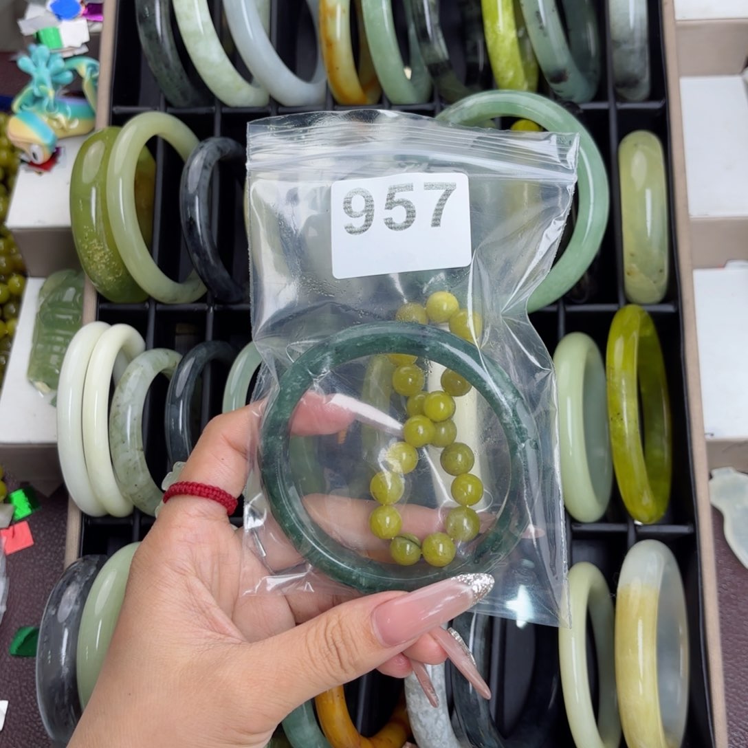 未镶嵌蛇纹石玉手镯e****狸