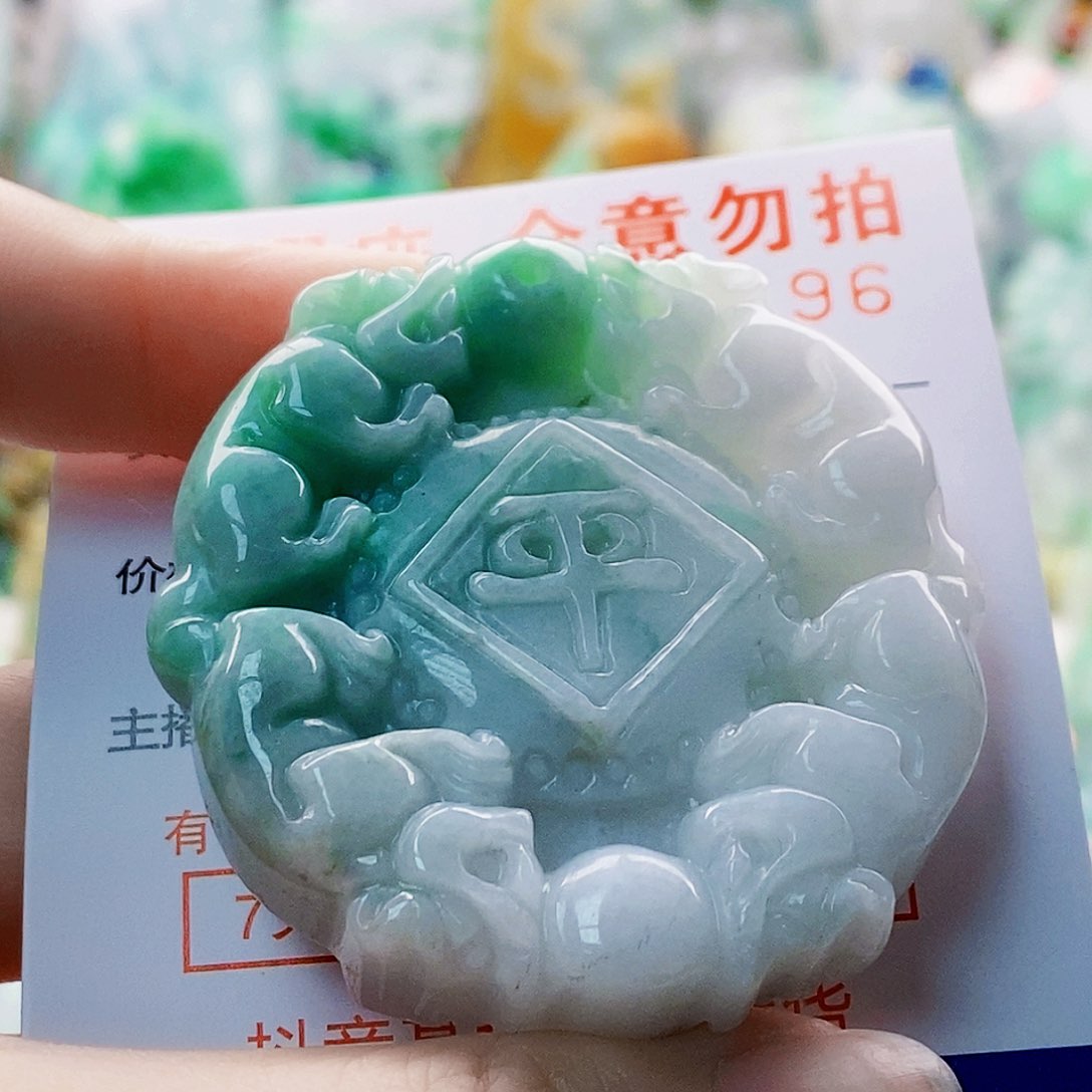 吊坠(不含链)未镶嵌翡翠