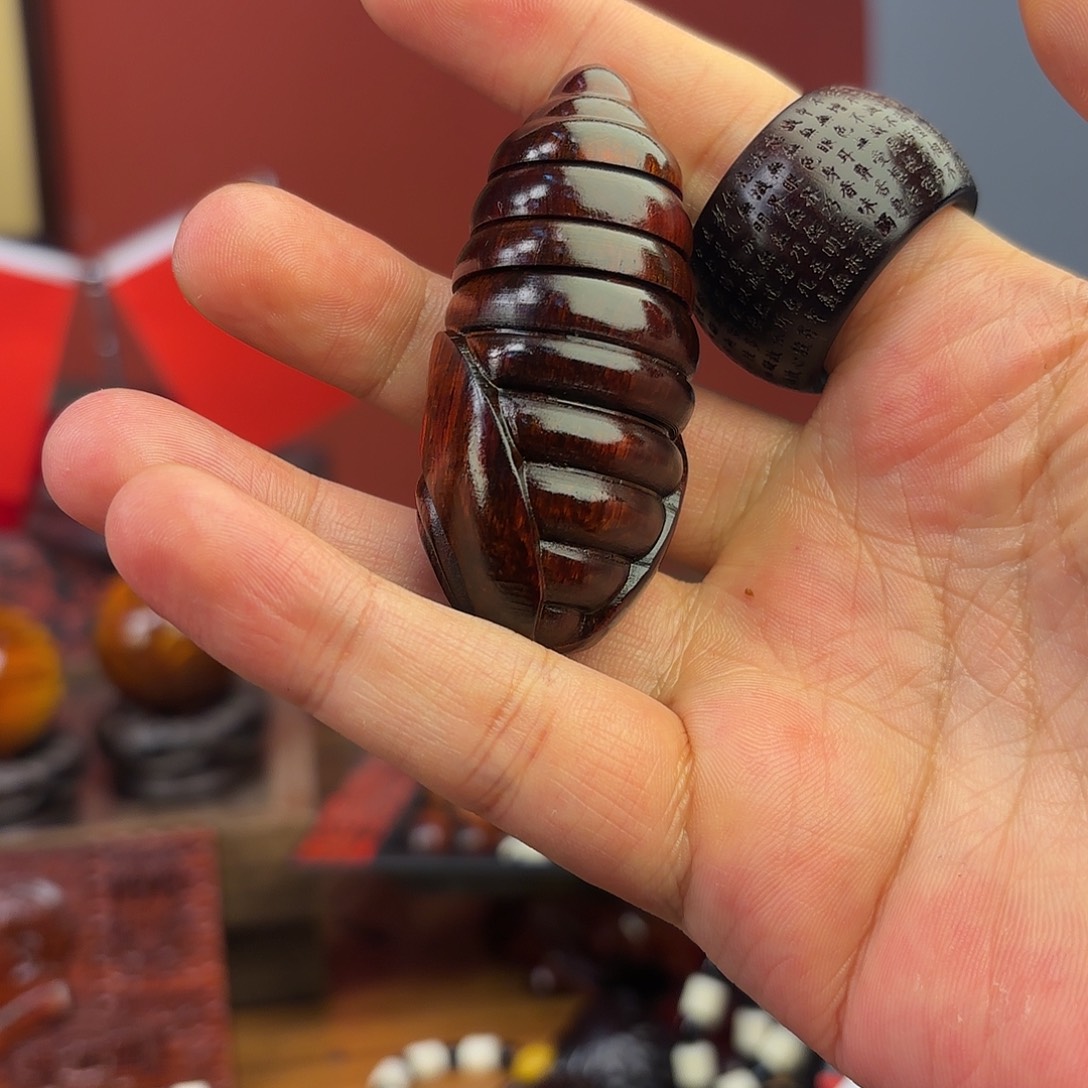 檀香紫檀（小叶紫檀）蛹