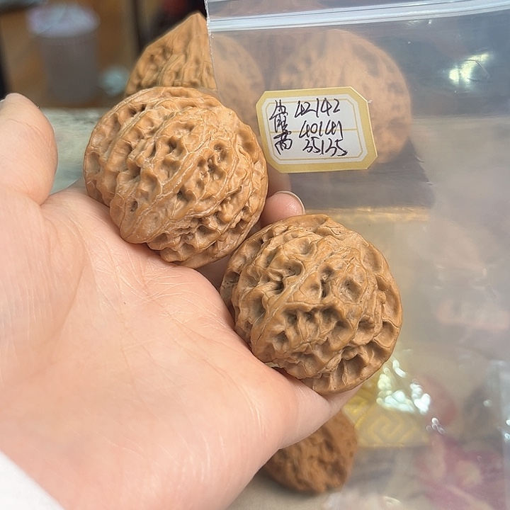 文玩核桃把件苹果园
