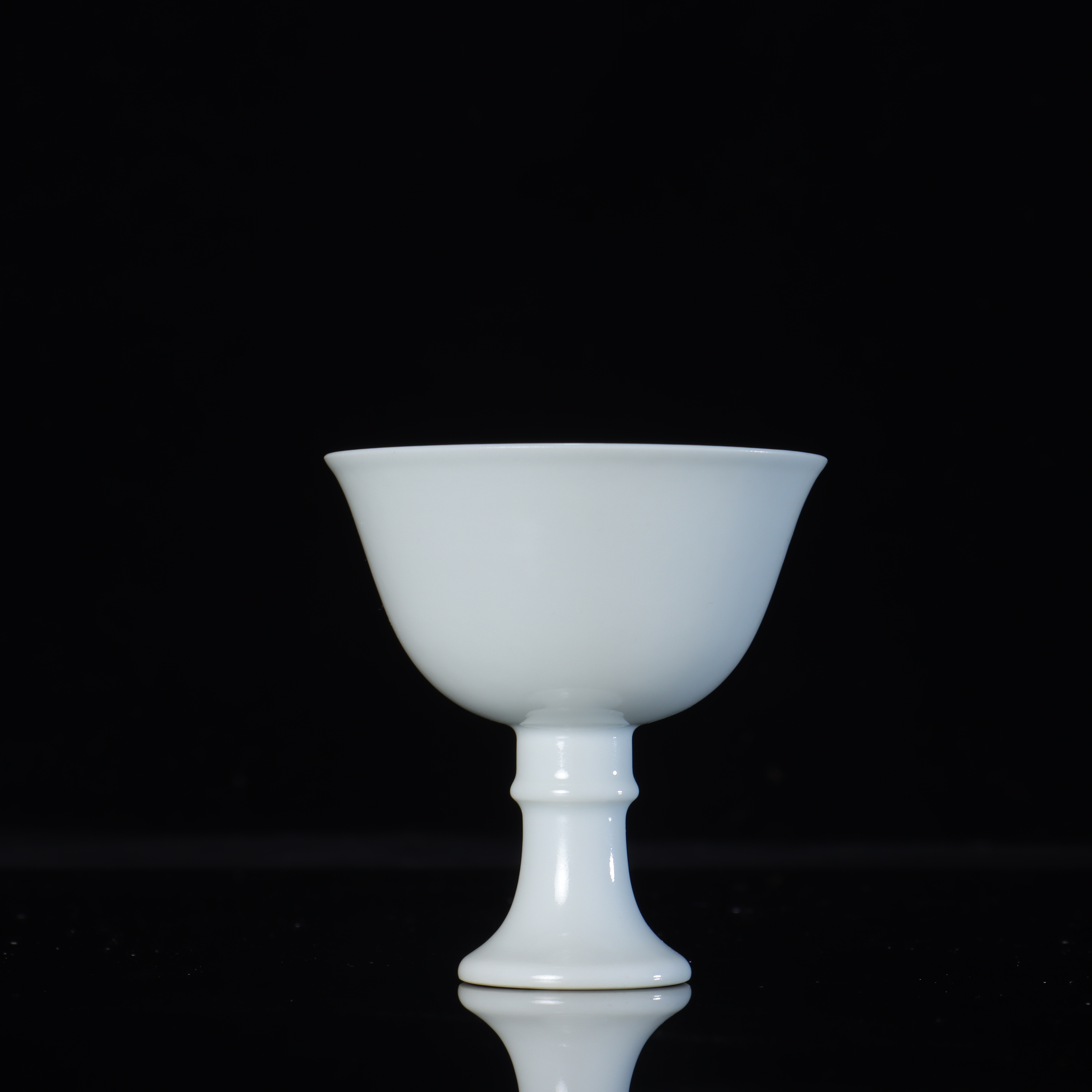 Lot.97 104 清乾隆 甜白釉高足杯 H：8.2cm D：8cm