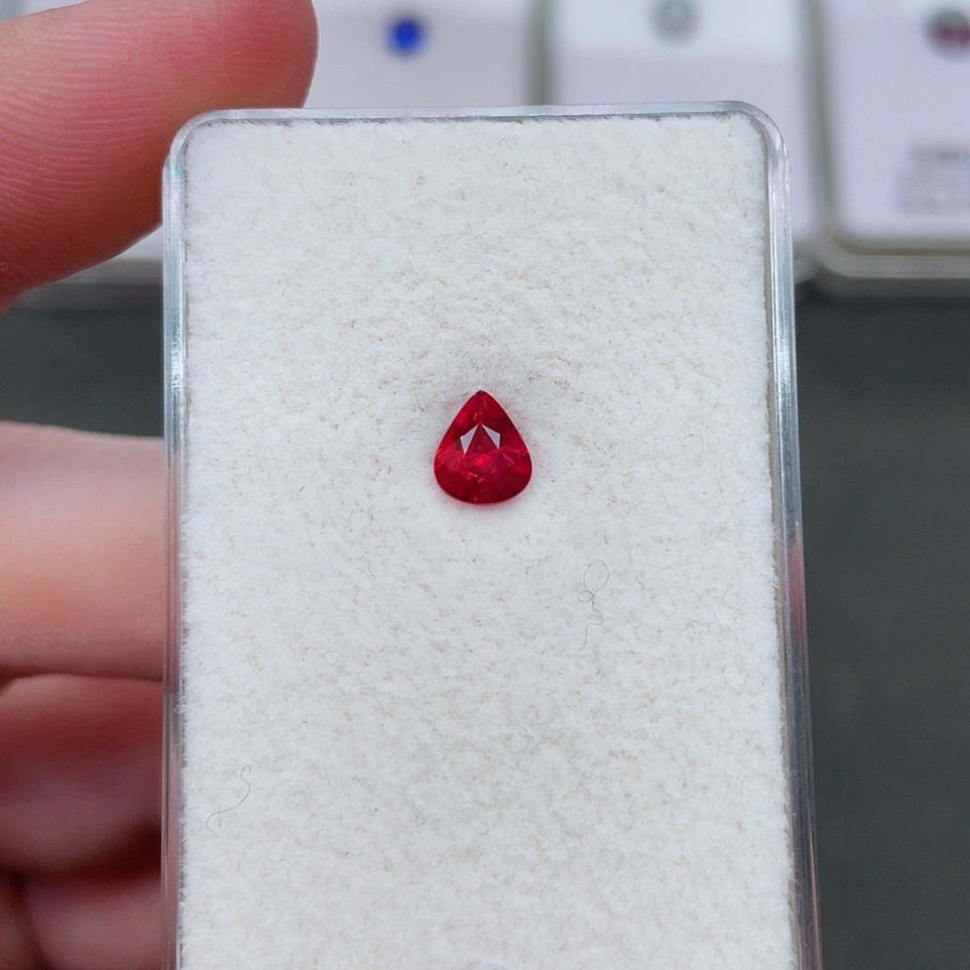 红宝石裸石未镶嵌1.11克拉无烧鸽血红AIGS证书