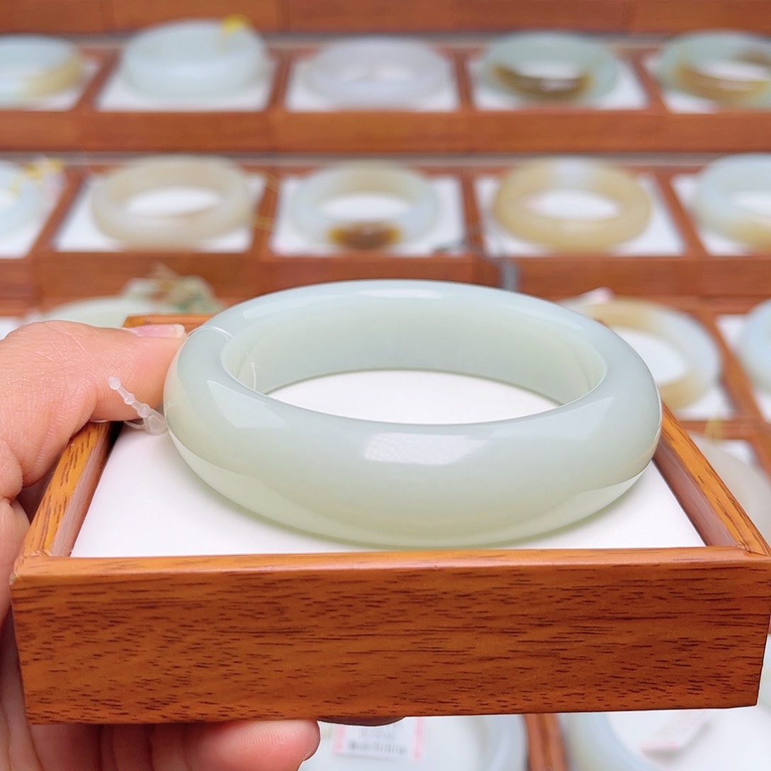 和田玉手镯未镶嵌59.6