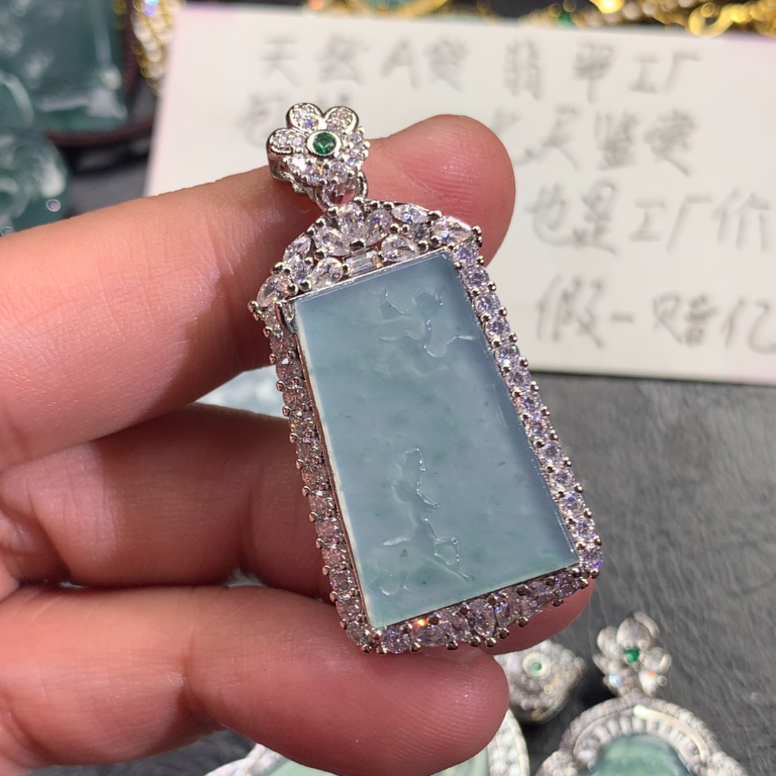 翡翠颈饰未镶嵌鹿牌