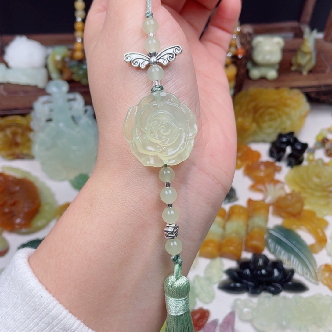 蛇纹石玉未镶嵌颈饰