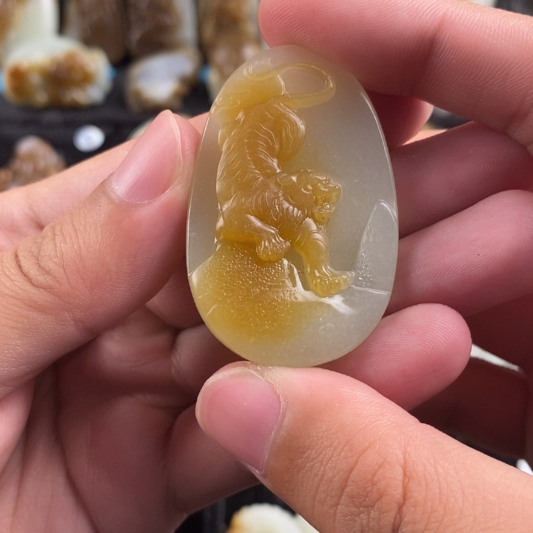 和田玉（糖玉）未镶嵌挂件