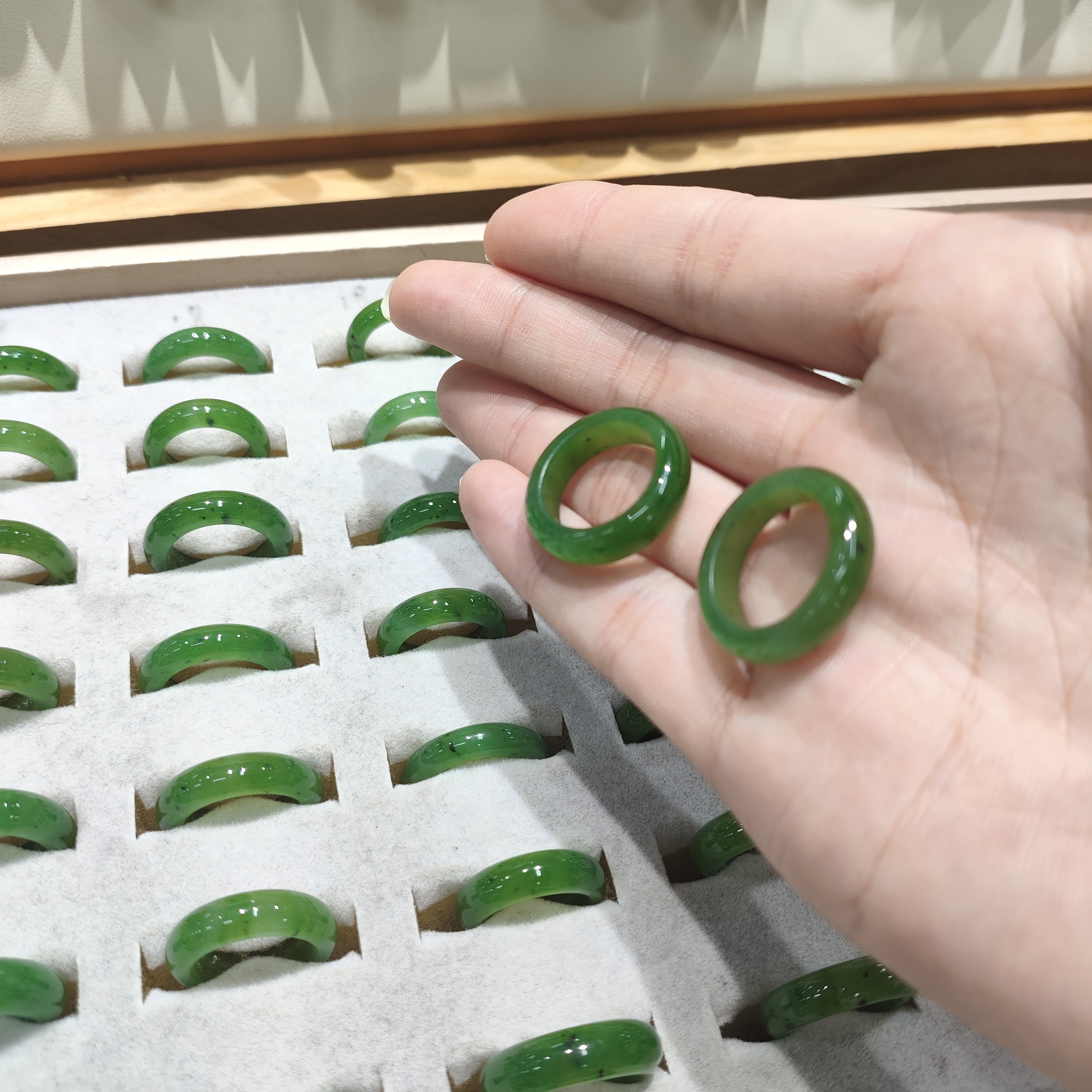 碧玉简约气质百搭女款时尚