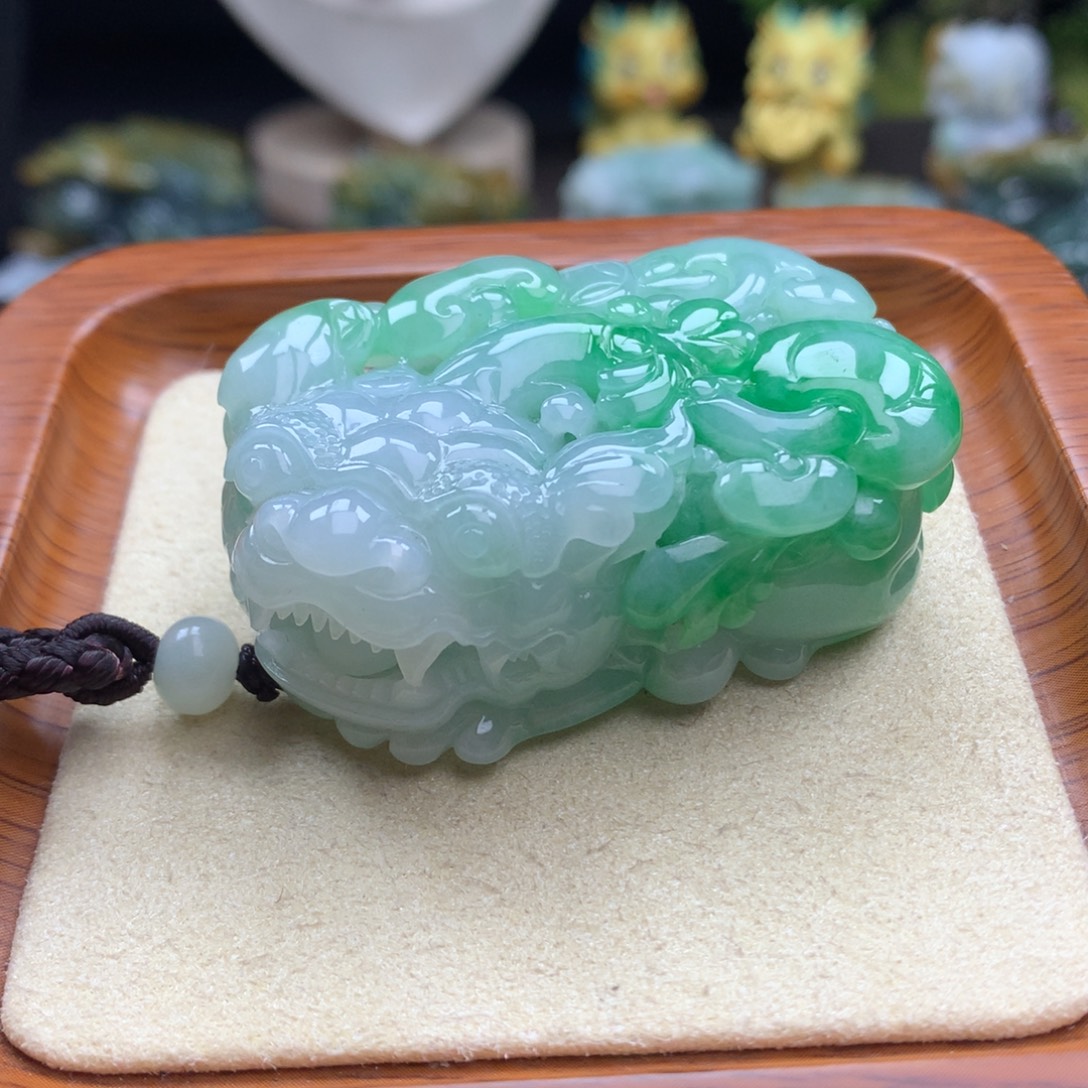 翡翠未镶嵌颈饰18