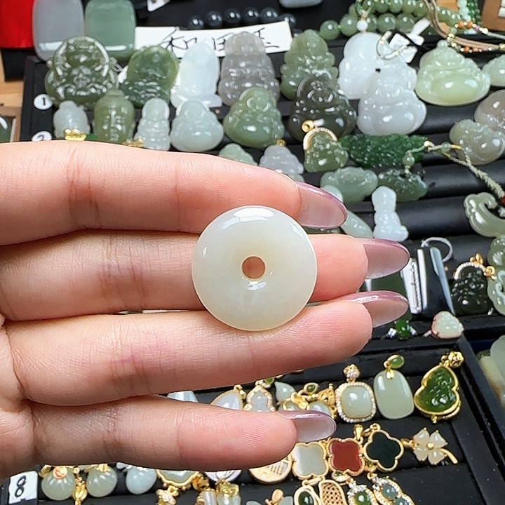 颈饰未镶嵌和田玉