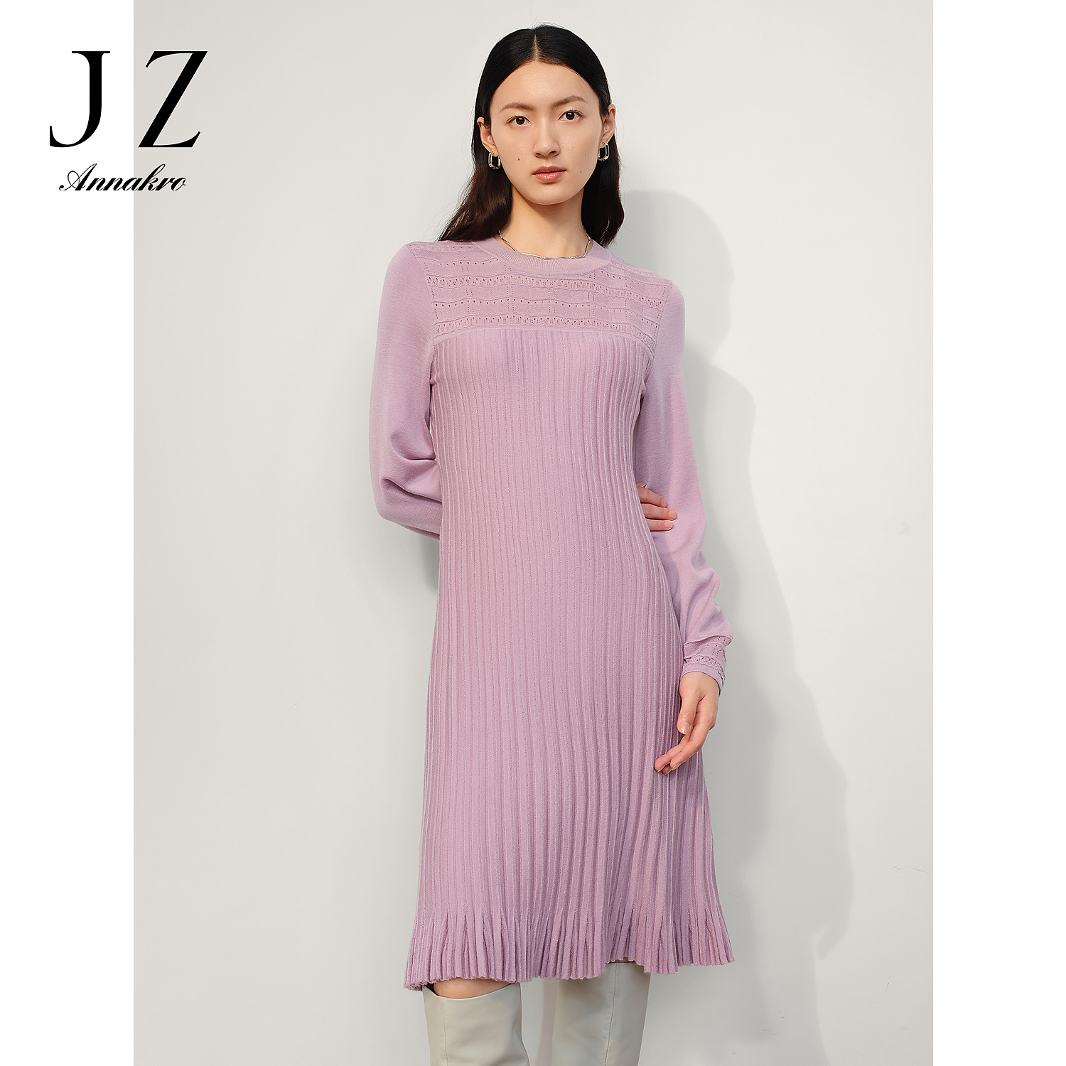 玖姿安娜蔻JTDD31409优雅气质镂空压褶毛衫连衣裙女冬季款