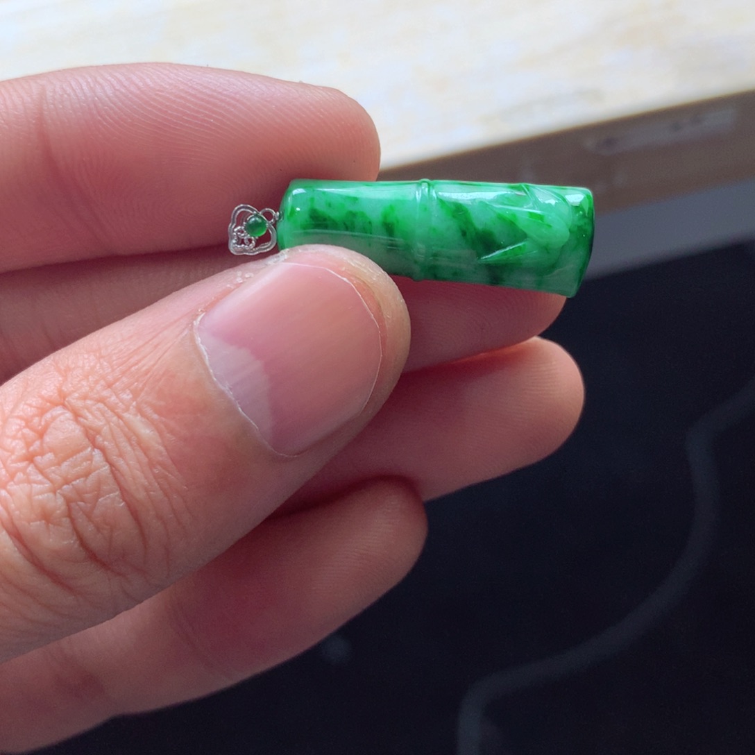 翡翠颈饰18K金镶嵌吊坠