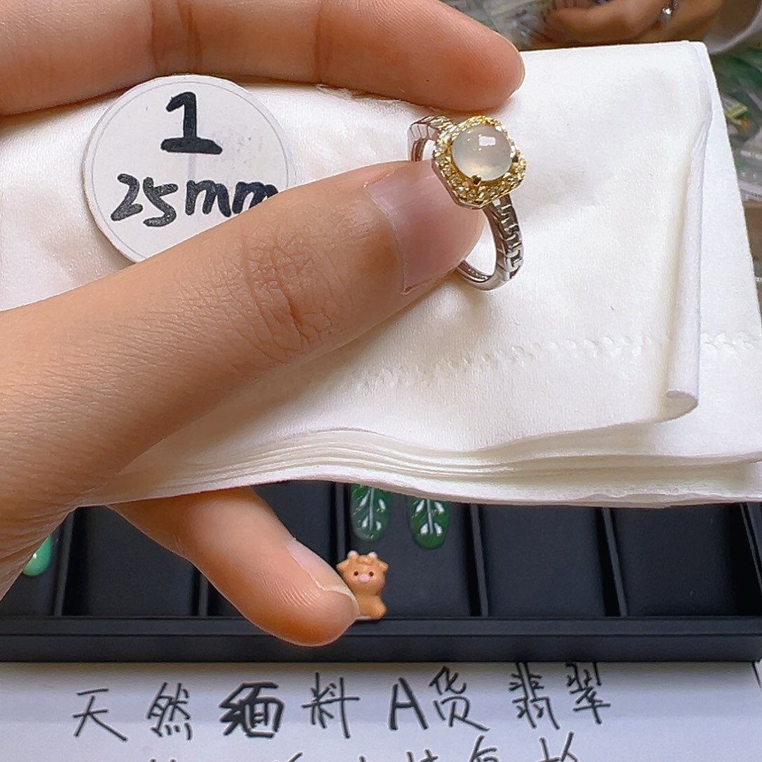 翡翠颈饰银S925镶嵌翡翠