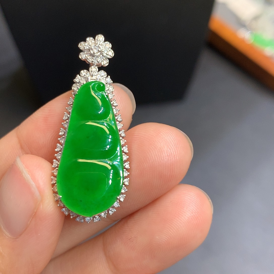翡翠吊坠(不含链)18K金镶嵌