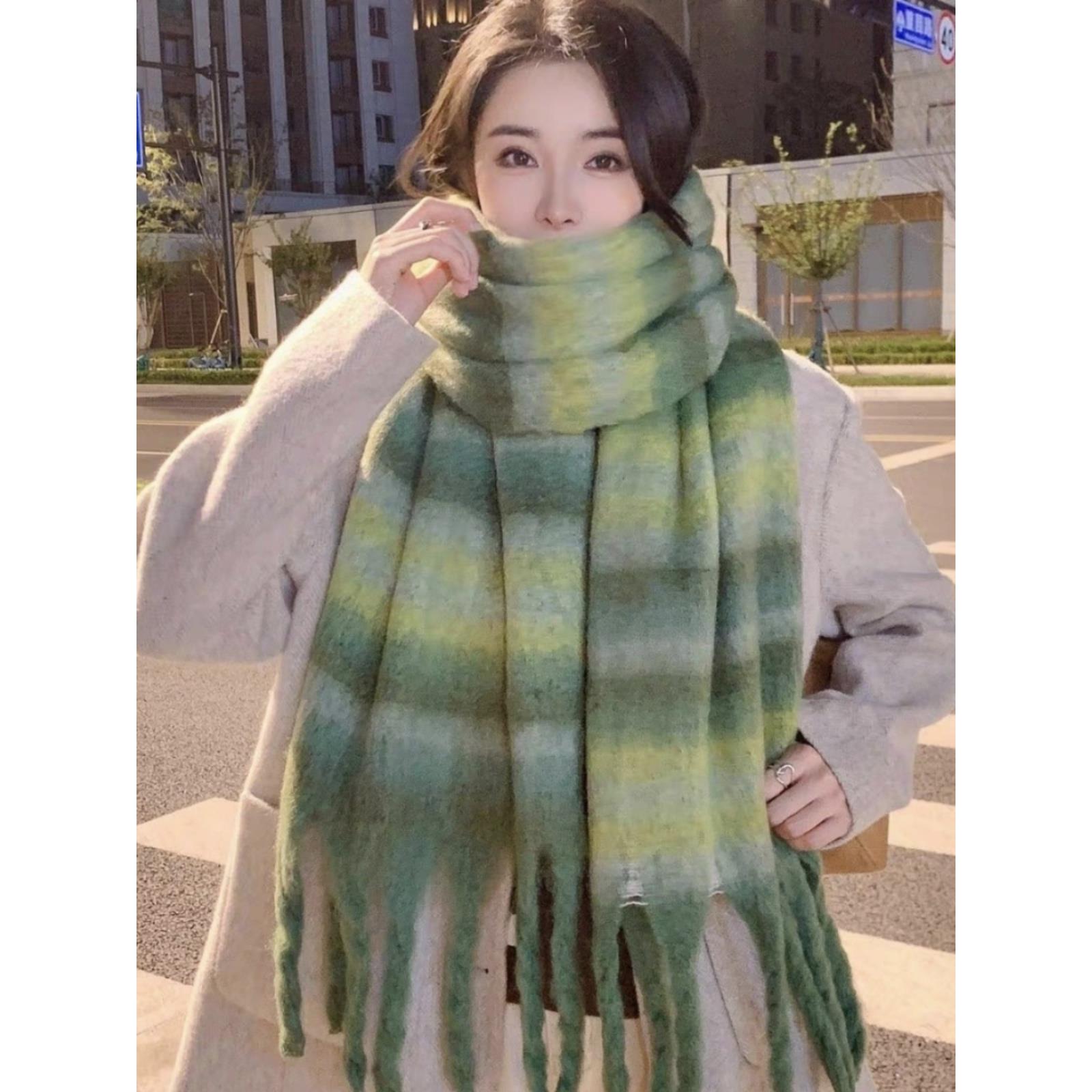 加厚保暖围巾女冬季高级感条纹流苏毛绒绿色彷长款软糯围脖潮