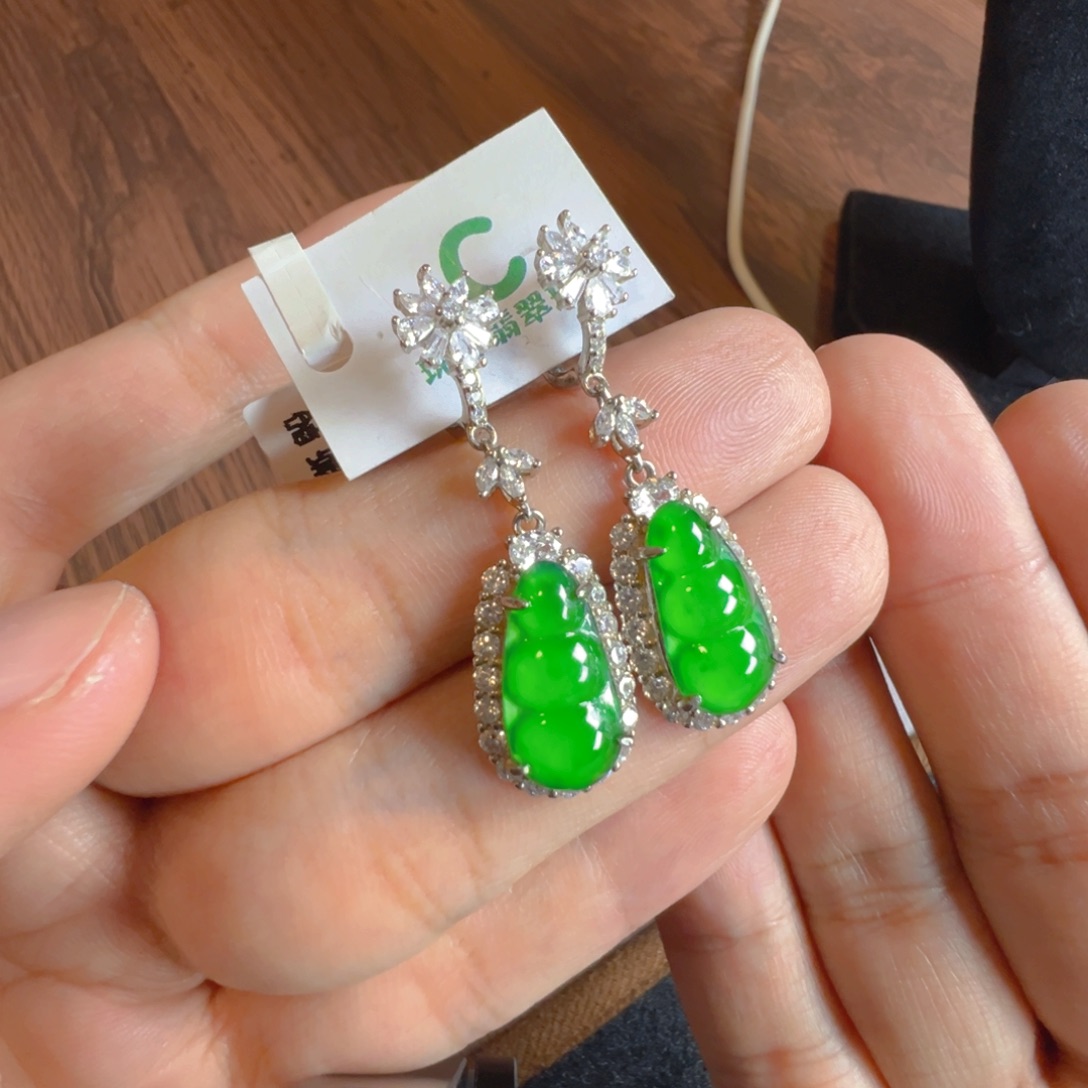 筱****翡翠银S925镶嵌颈饰