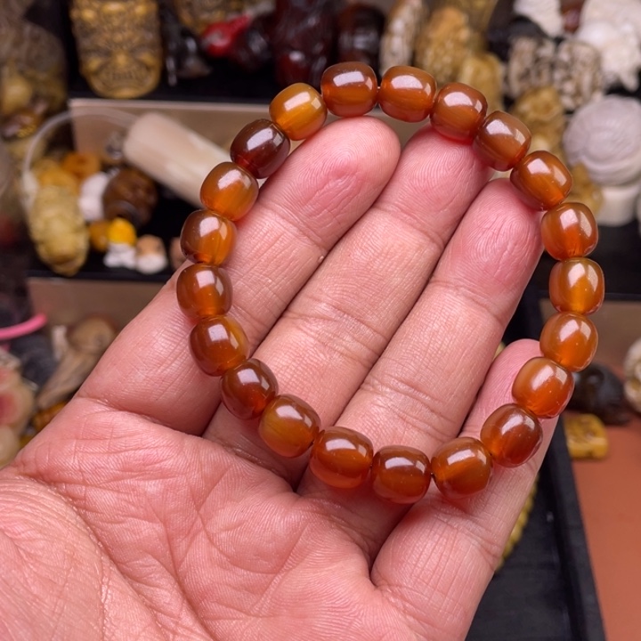 驼骨摆件人工忙着