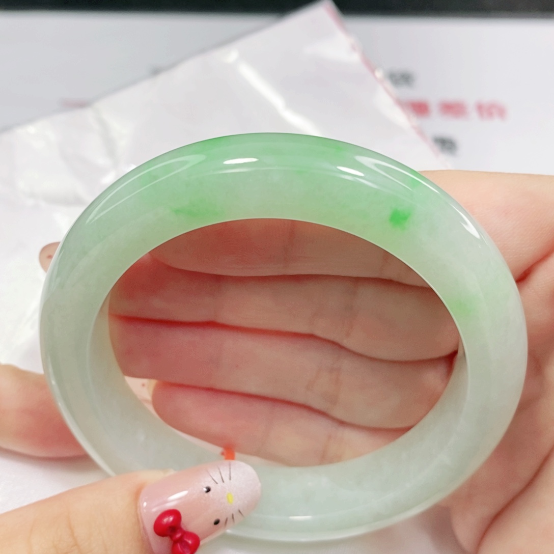 翡翠手镯未镶嵌?**?54 54 54